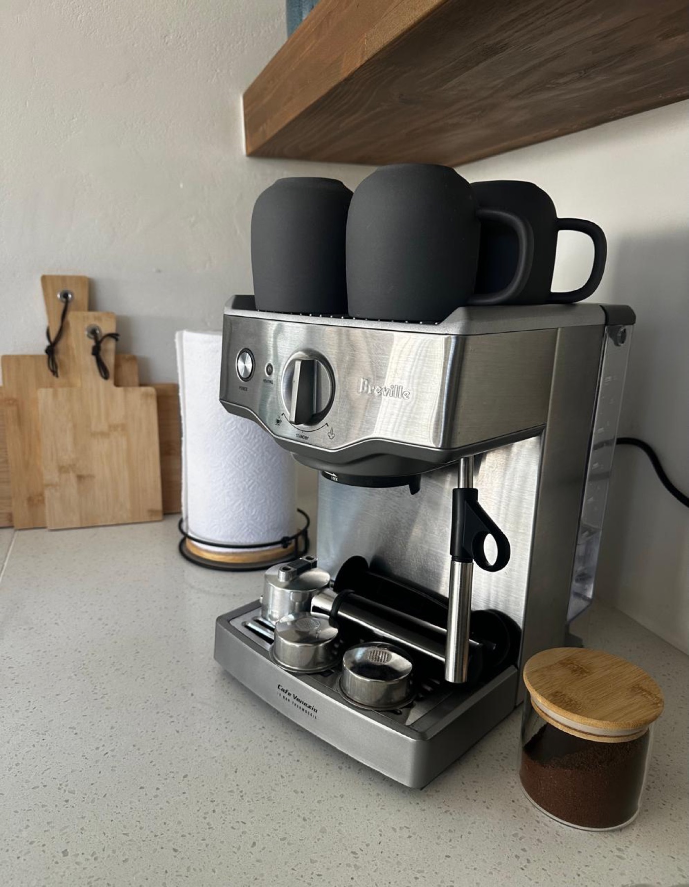 Espresso coffee machine with mugs