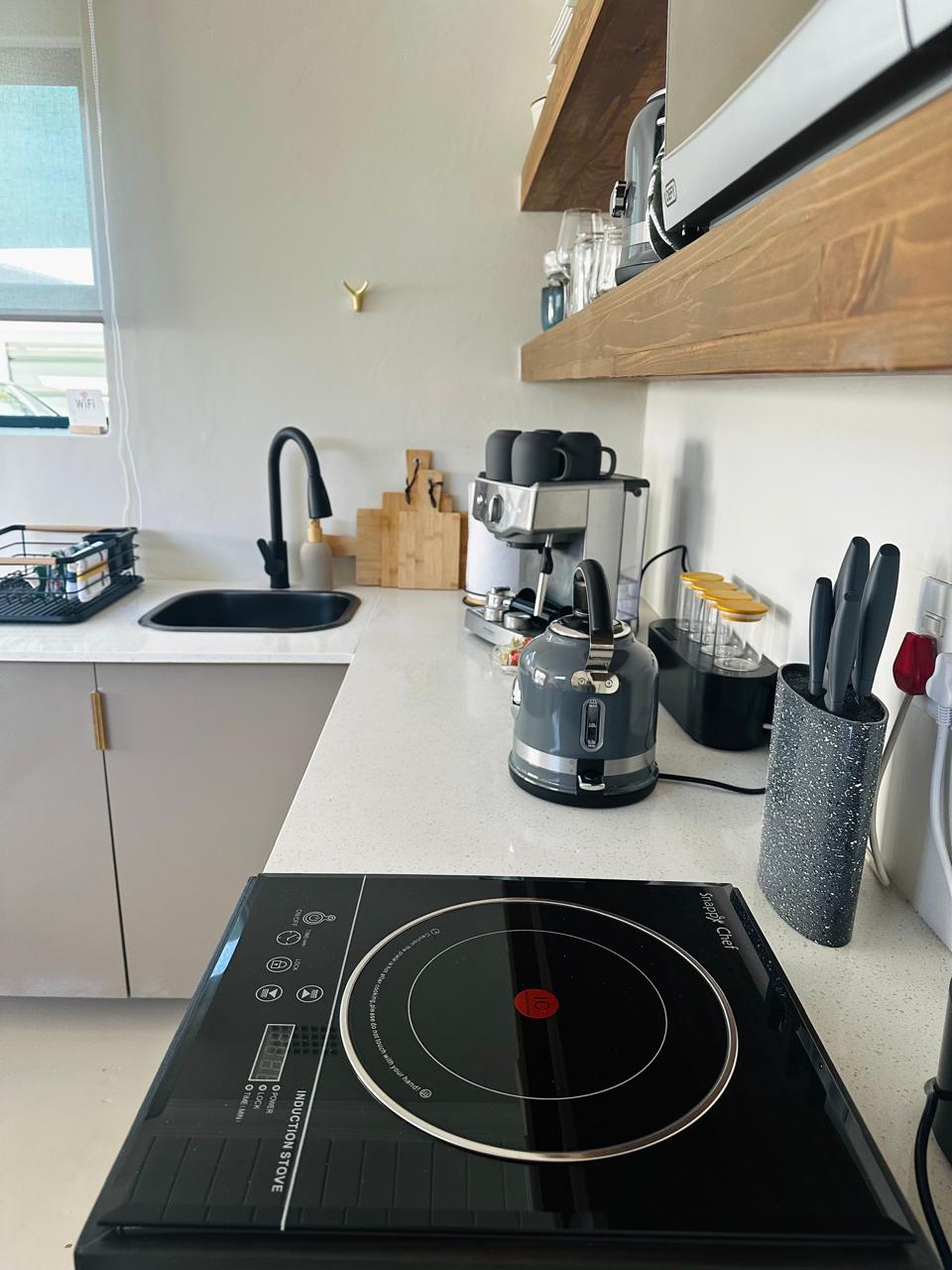 Kitchen side view with induction plate and appliances